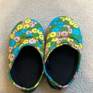 Baggu s/m flowerbed slippers